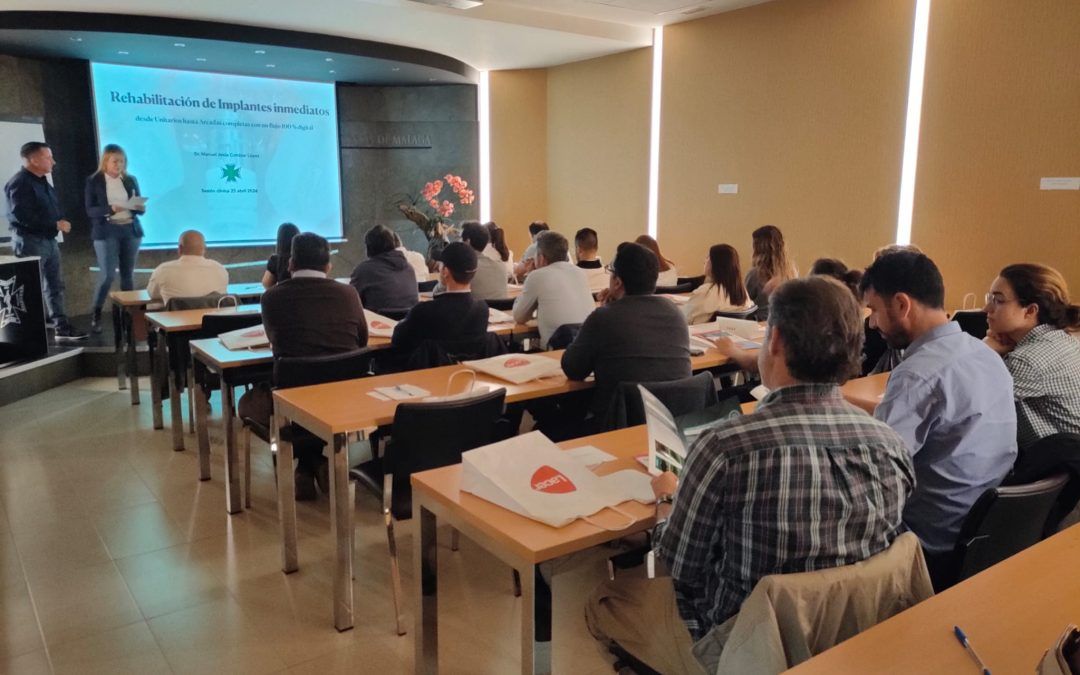 El Dr. Cortázar ha impartido la sesión clínica: «Rehabilitación de implantes inmediatos; desde unitarios hasta arcadas completas con un flujo 100% digital»